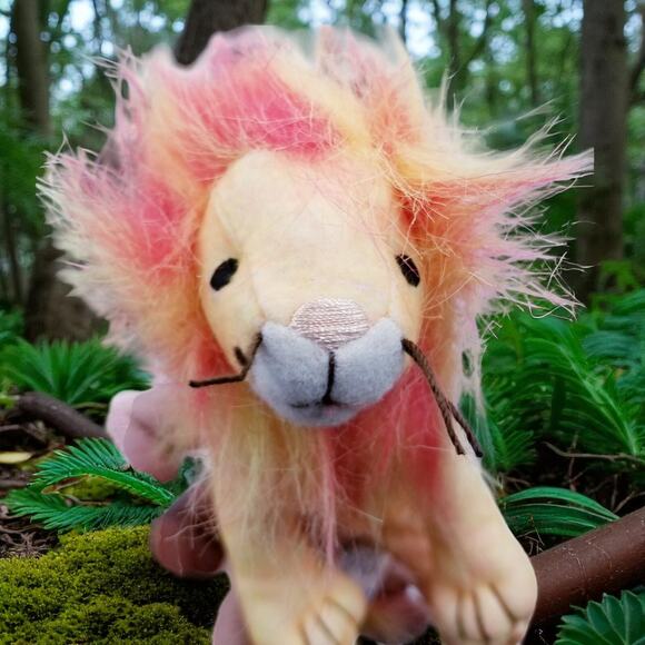 BUSHY THE LION - TY Beanie Baby - Teenie Beanie Babies (Year 2000) 7" - Picture 5 of 7